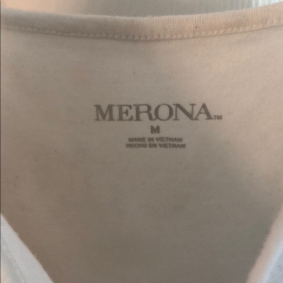 Bundle of 3 tank tops - Picture 5 of 7